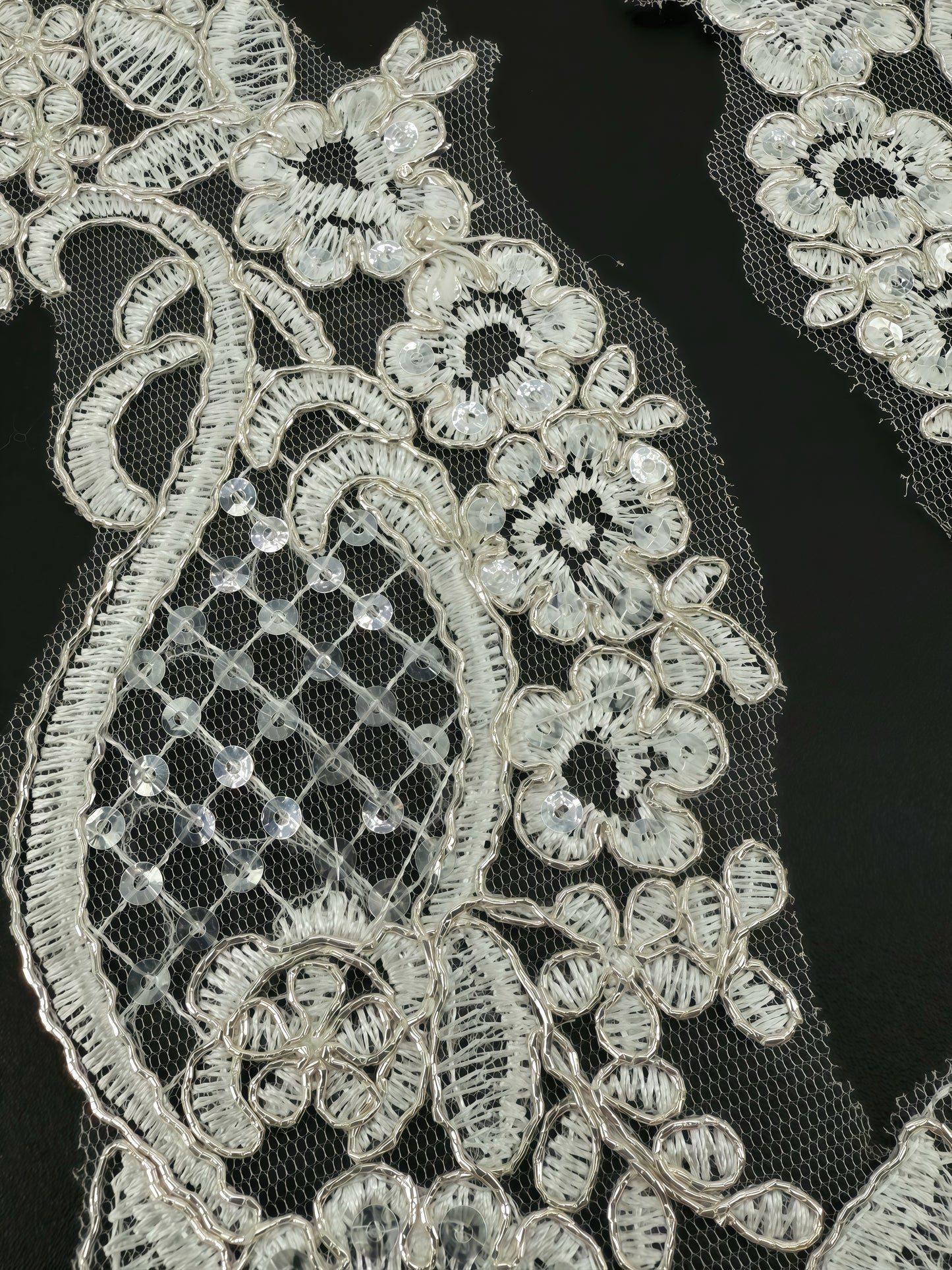 MM001 1 Pair Luxury Elegant Embroidery Lace Fabric Patch Lace Applique